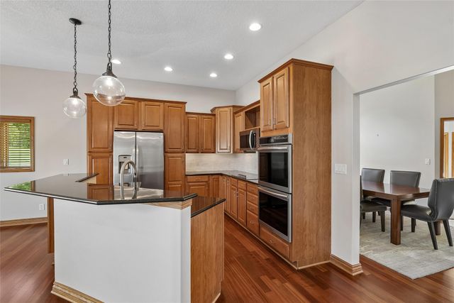 910 SE Brentwood Drive, Waukee, IA 50263