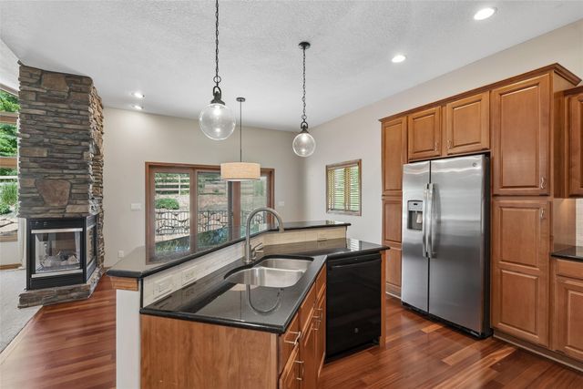910 SE Brentwood Drive, Waukee, IA 50263