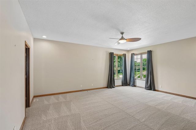 910 SE Brentwood Drive, Waukee, IA 50263