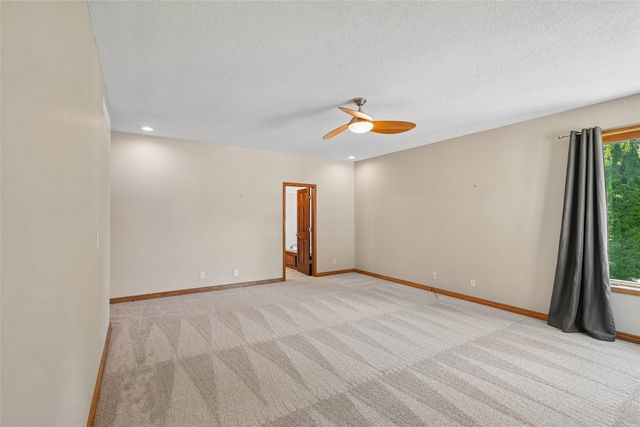 910 SE Brentwood Drive, Waukee, IA 50263