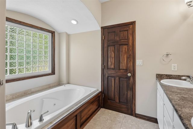 910 SE Brentwood Drive, Waukee, IA 50263