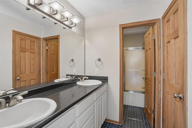 910 SE Brentwood Drive, Waukee, IA 50263