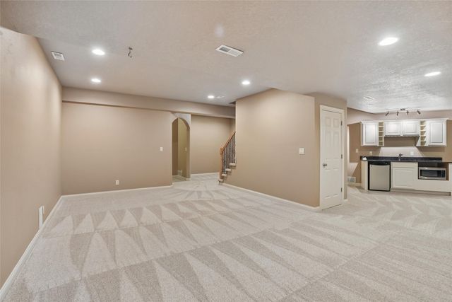 910 SE Brentwood Drive, Waukee, IA 50263