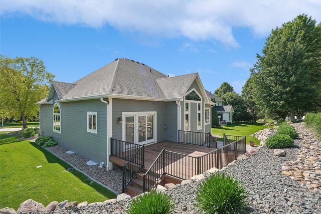 910 SE Brentwood Drive, Waukee, IA 50263