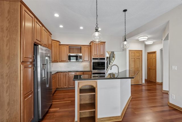 910 SE Brentwood Drive, Waukee, IA 50263