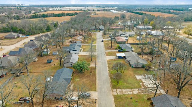 175 45th Street SW, Paris, TX 75460