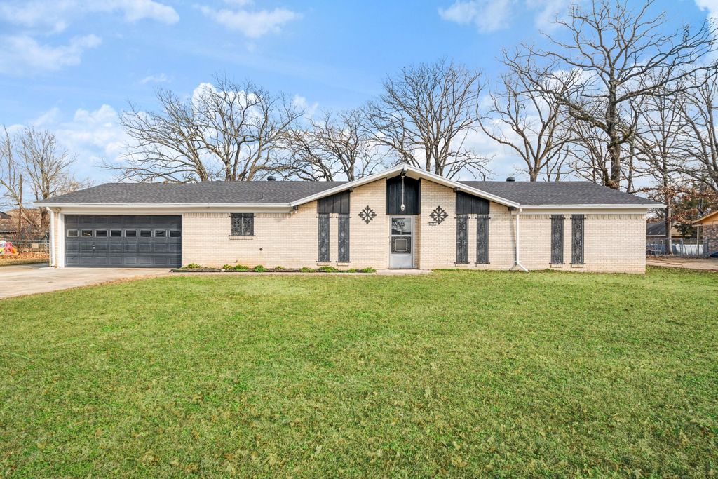 175 45th Street SW, Paris, TX 75460