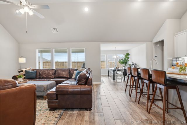 3805 E 154th Place S, Bixby, OK 74008