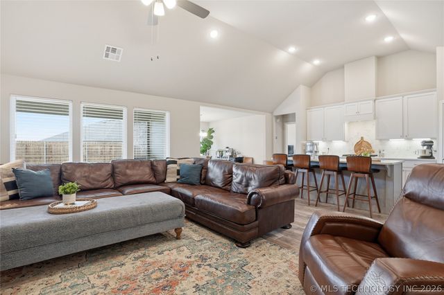 3805 E 154th Place S, Bixby, OK 74008