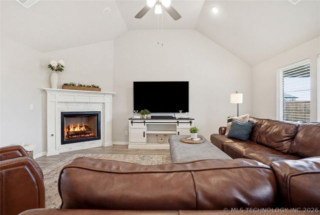 3805 E 154th Place S, Bixby, OK 74008