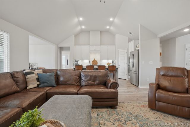 3805 E 154th Place S, Bixby, OK 74008