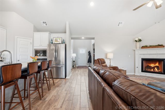 3805 E 154th Place S, Bixby, OK 74008