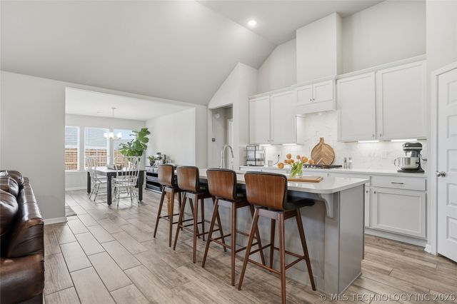 3805 E 154th Place S, Bixby, OK 74008