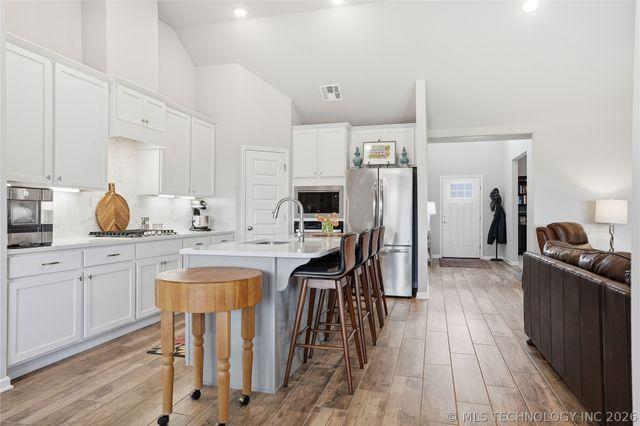 3805 E 154th Place S, Bixby, OK 74008