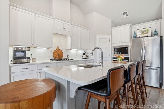 3805 E 154th Place S, Bixby, OK 74008