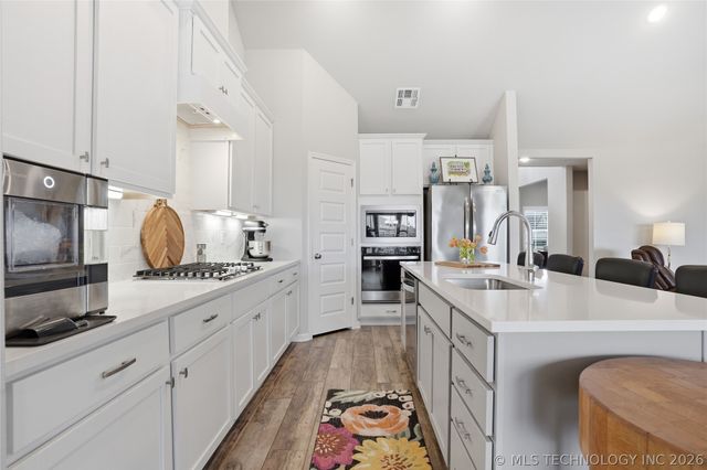 3805 E 154th Place S, Bixby, OK 74008