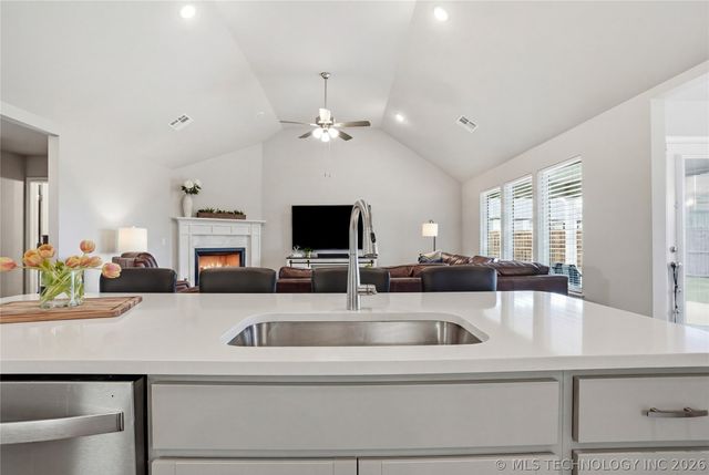 3805 E 154th Place S, Bixby, OK 74008