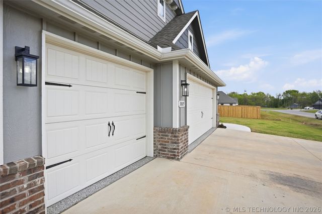 3805 E 154th Place S, Bixby, OK 74008