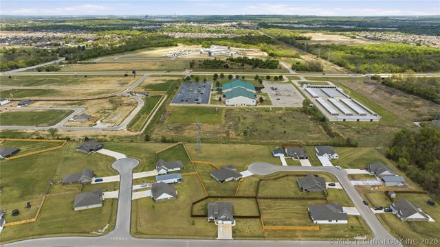 3805 E 154th Place S, Bixby, OK 74008