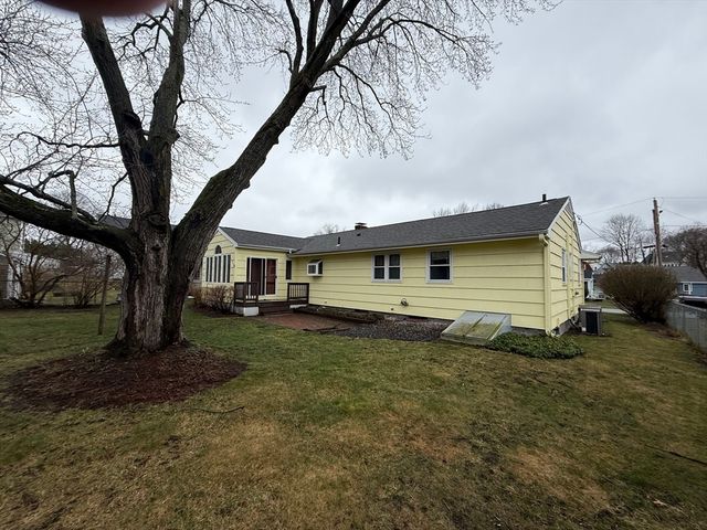 14 Orchard St, Methuen, MA 01844