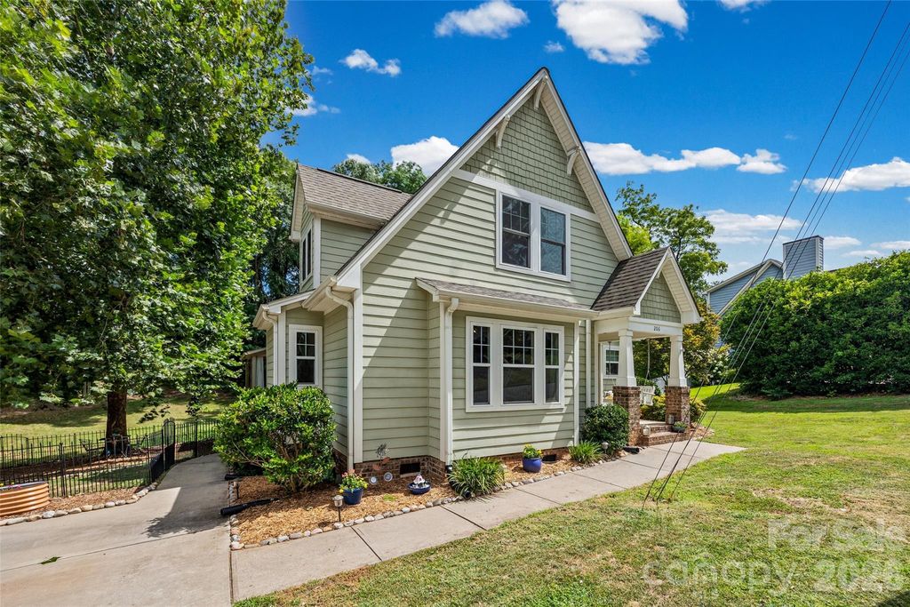 206 W Woodrow Avenue, Belmont, NC 28012