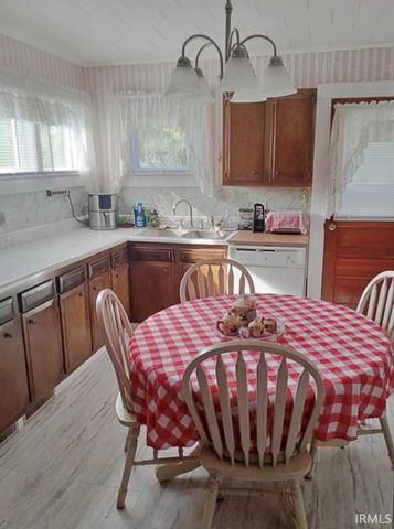 1018 W 1st Street, Bicknell, IN 47512
