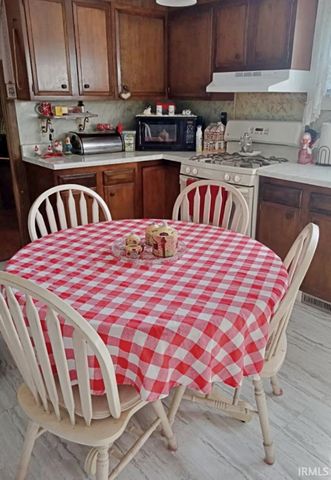 1018 W 1st Street, Bicknell, IN 47512