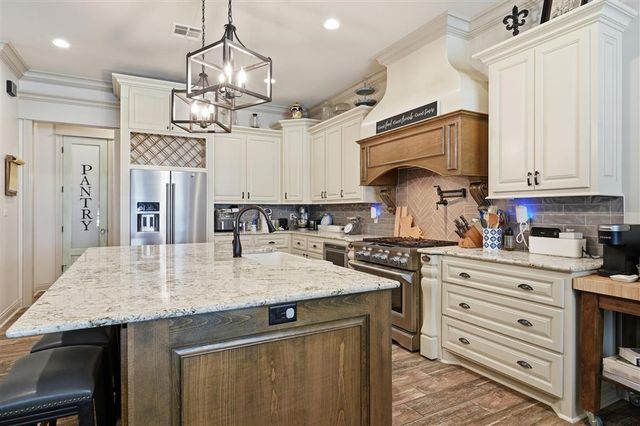 6464 W White Oleander Drive, Lake Charles, LA 70605