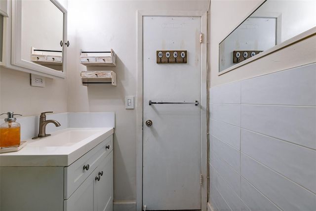 810 Lake Shore Drive 25, West Palm Beach, FL 33403