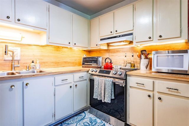 810 Lake Shore Drive 25, West Palm Beach, FL 33403