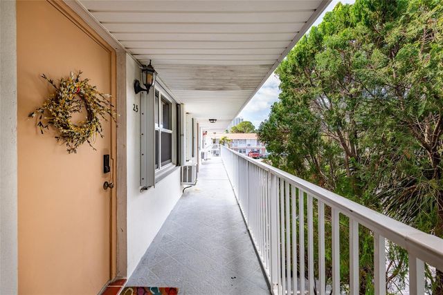 810 Lake Shore Drive 25, West Palm Beach, FL 33403