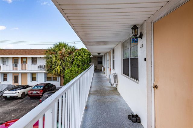 810 Lake Shore Drive 25, West Palm Beach, FL 33403