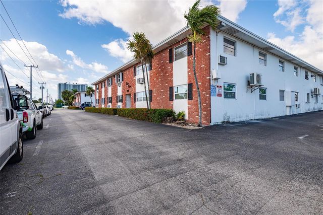 810 Lake Shore Drive 25, West Palm Beach, FL 33403