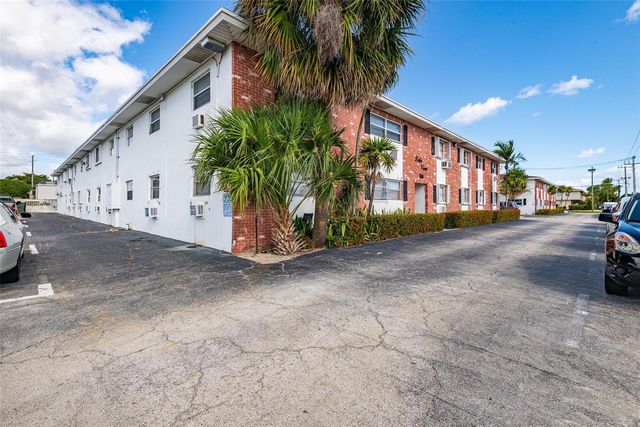 810 Lake Shore Drive 25, West Palm Beach, FL 33403