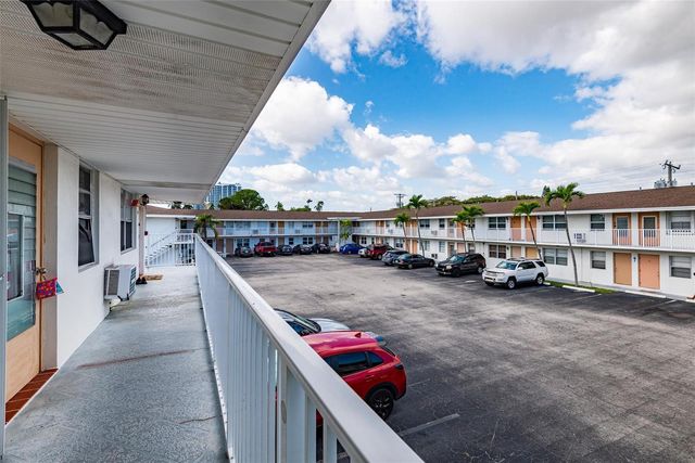 810 Lake Shore Drive 25, West Palm Beach, FL 33403