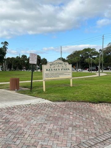 810 Lake Shore Drive 25, West Palm Beach, FL 33403