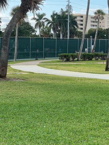 810 Lake Shore Drive 25, West Palm Beach, FL 33403