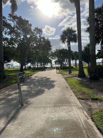 810 Lake Shore Drive 25, West Palm Beach, FL 33403