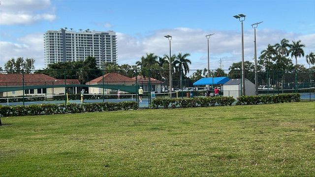 810 Lake Shore Drive 25, West Palm Beach, FL 33403