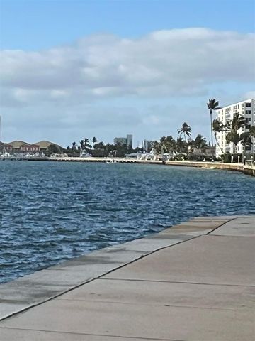 810 Lake Shore Drive 25, West Palm Beach, FL 33403