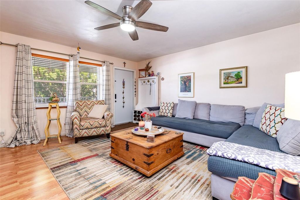 810 Lake Shore Drive 25, West Palm Beach, FL 33403