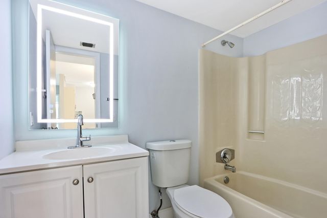 6313 CHASEWOOD Drive B, Jupiter, FL 33458