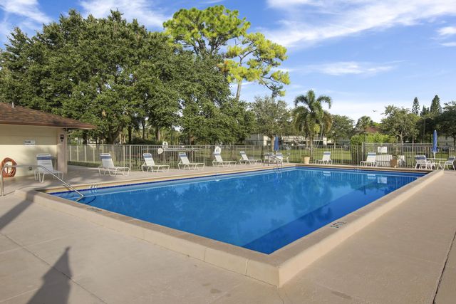 6313 CHASEWOOD Drive B, Jupiter, FL 33458