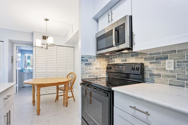 6313 CHASEWOOD Drive B, Jupiter, FL 33458