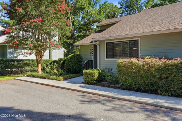 301 Crooked Creek Road, Wilmington, NC 28409