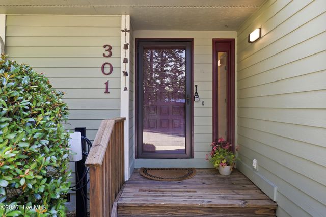 301 Crooked Creek Road, Wilmington, NC 28409