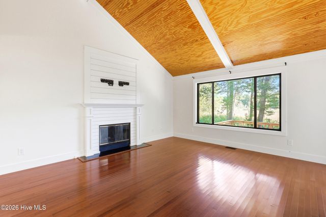 301 Crooked Creek Road, Wilmington, NC 28409