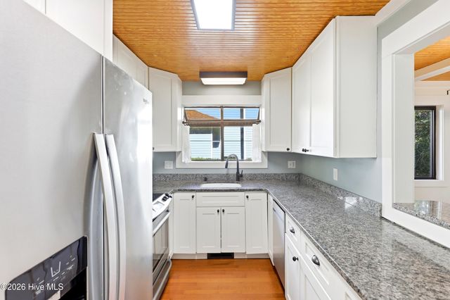 301 Crooked Creek Road, Wilmington, NC 28409