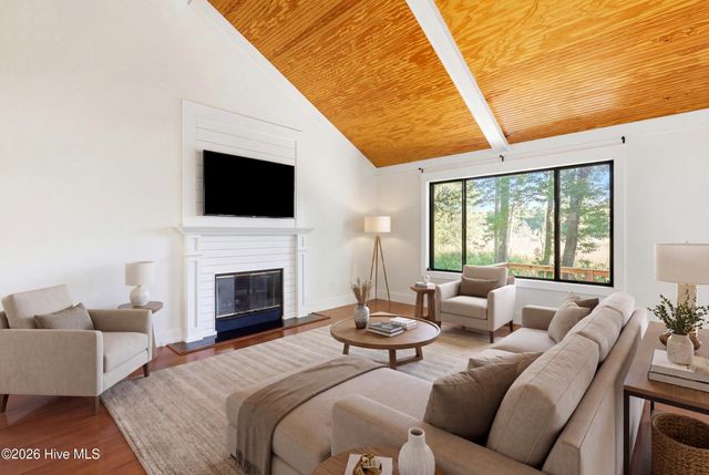 301 Crooked Creek Road, Wilmington, NC 28409