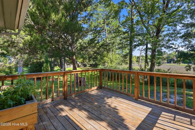 301 Crooked Creek Road, Wilmington, NC 28409
